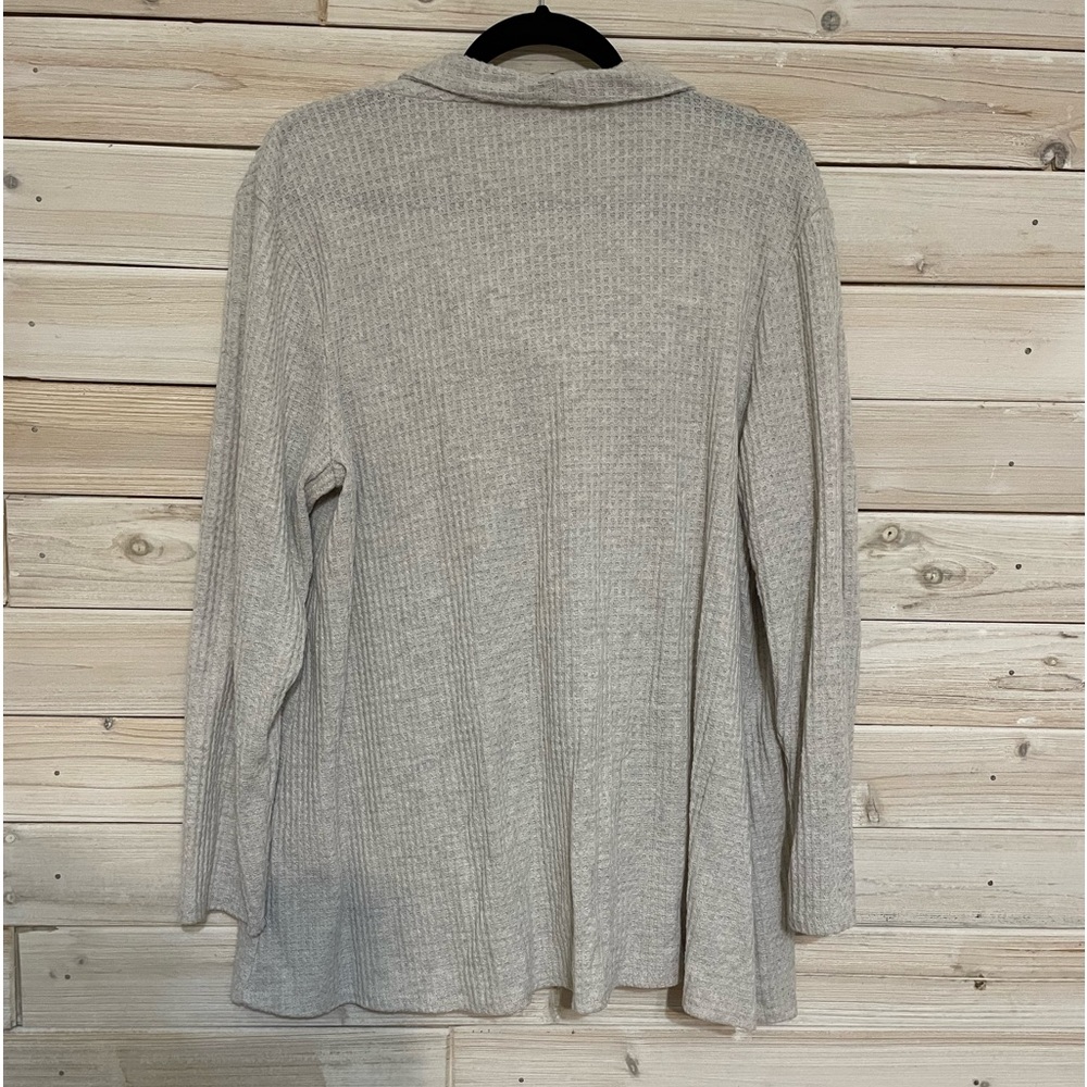 💕Plus size blouse - Picture 2 of 3